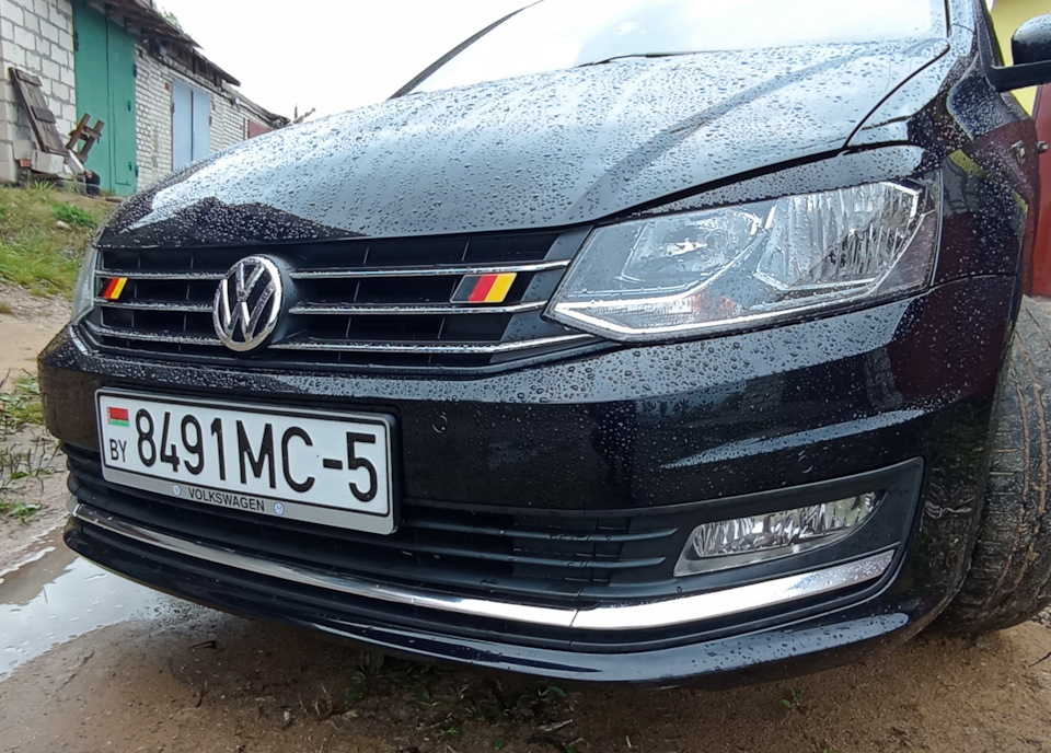 Молдинги под хром. — Volkswagen Polo Sedan, 1,6 л, 2018 года | просто ...
