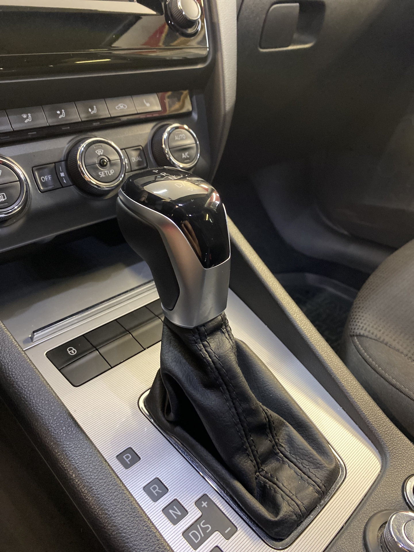 Тормоза и ручка КПП от Тигуана — Skoda Octavia A7 Mk3, 1,8 л, 2015 года ...