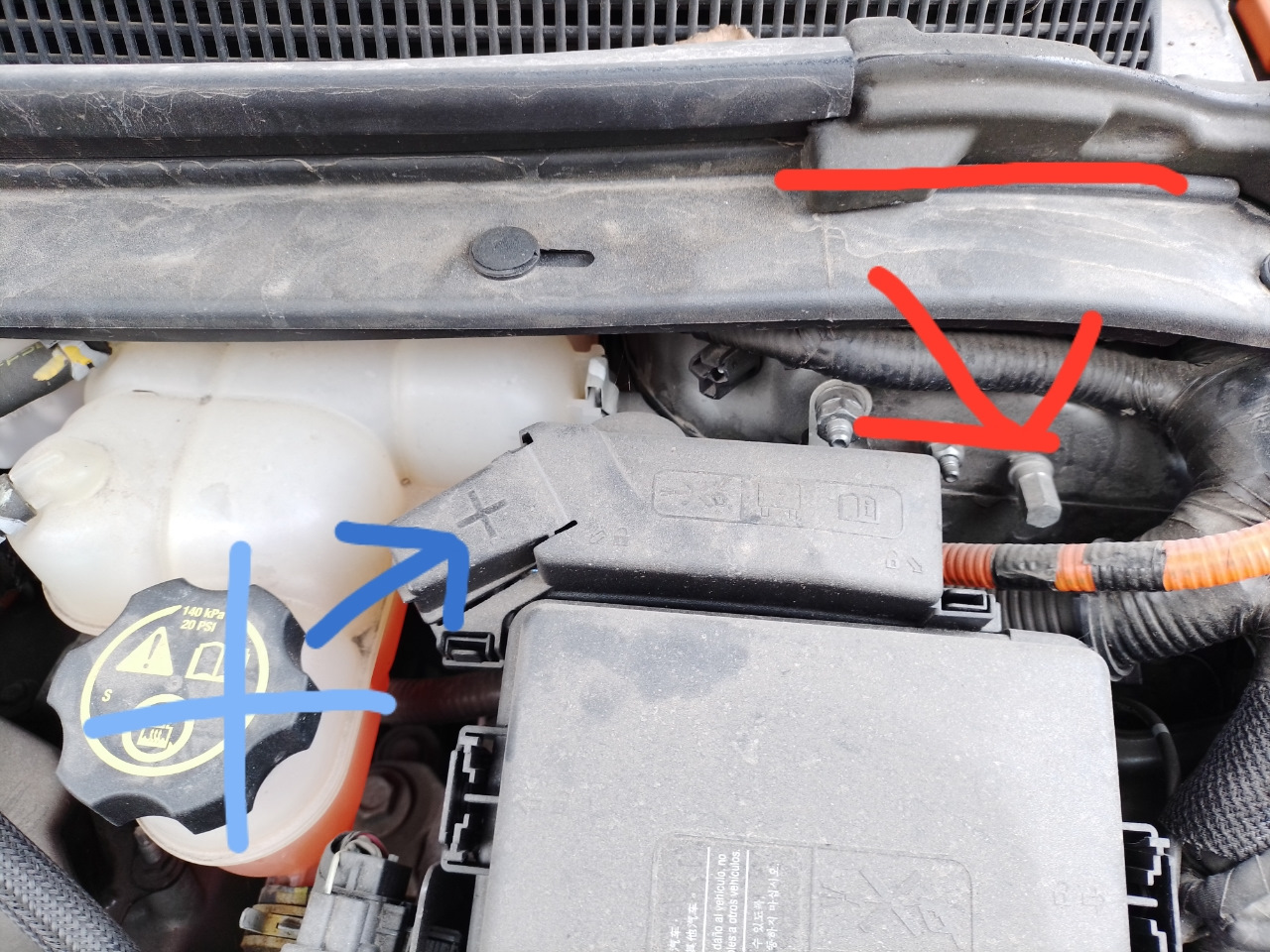 Аварийное открытие дверей и багажника. — Chevrolet Volt (2G), 1,5 л ...