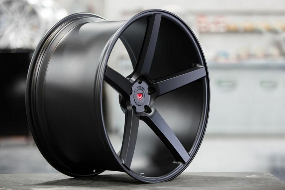 Диски 18 фото. Vossen vps303 (cv3). Реплика Vossen vps303. Vossen 303 r22. Vossen r18 5x114.3.