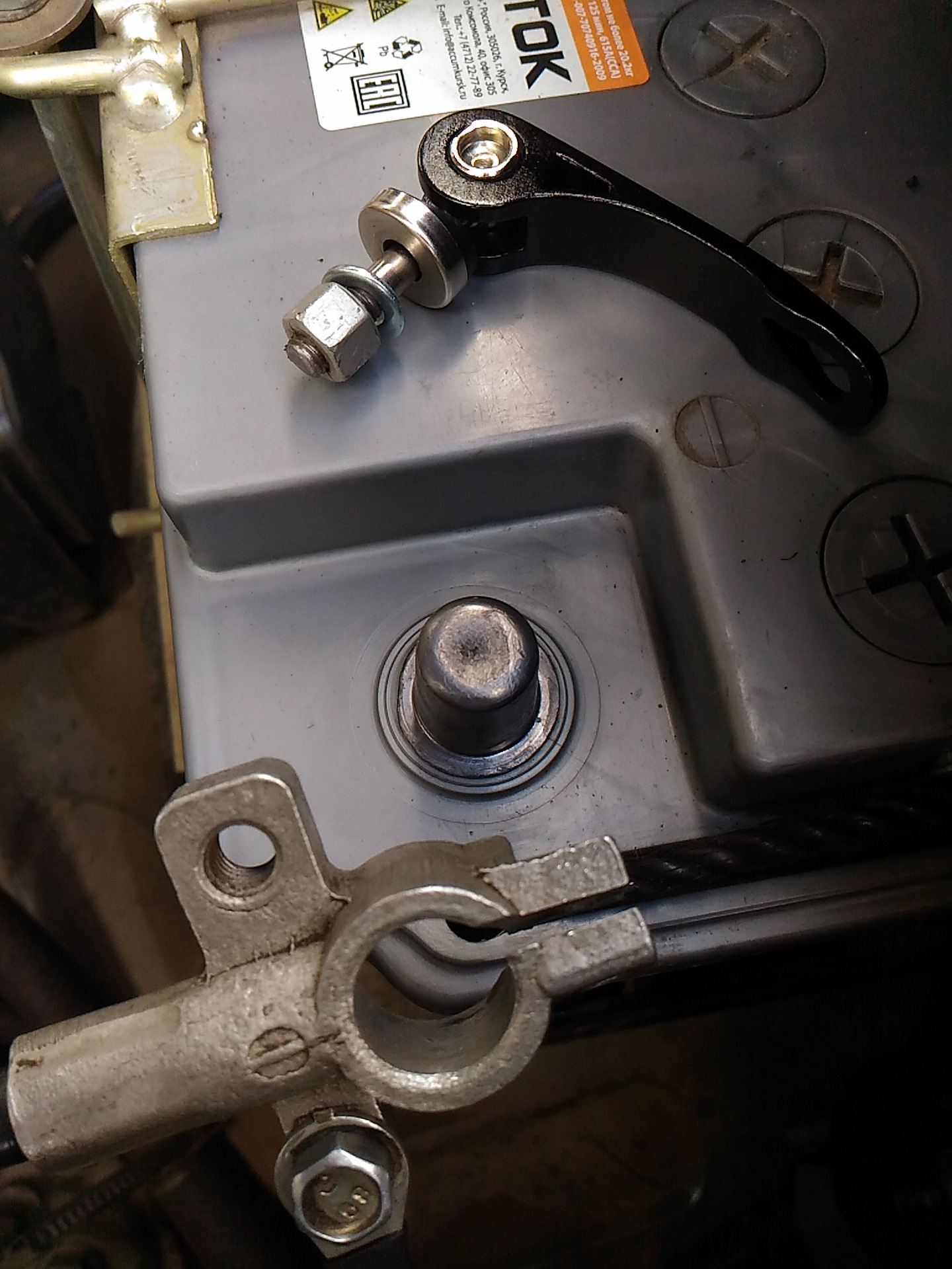 Клеммы как готовить. Рио 4 клемма акб плюсовая. Клемма акб jcb. Клемма акб быстросъемная ситроен с5 х7. Клеммы акб ока.