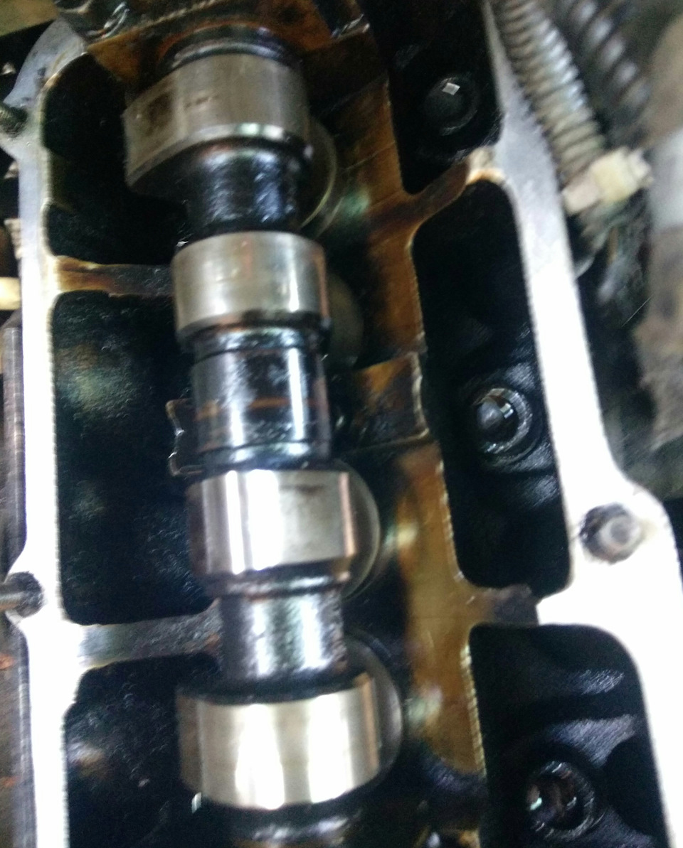 Решил заменить прокладку под клапанной крышкой а там — DRIVE2