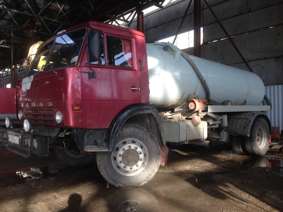 10 — КАМАЗ Золотарь