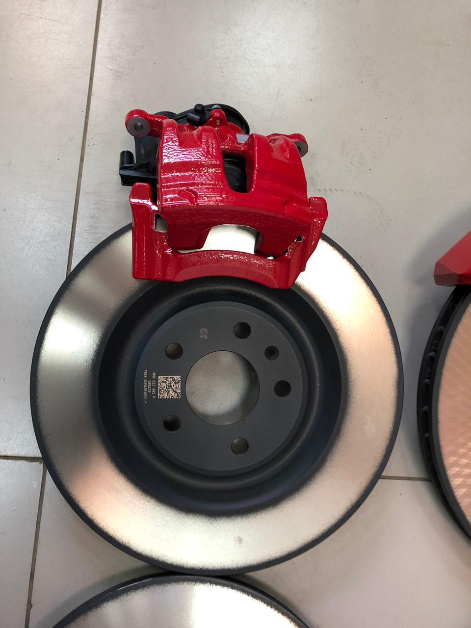 Sq7 тормоза. Комплект тормозов. Тормозная система m performance f30. Комплект тормозов. Тормоза 380 audi sq5.