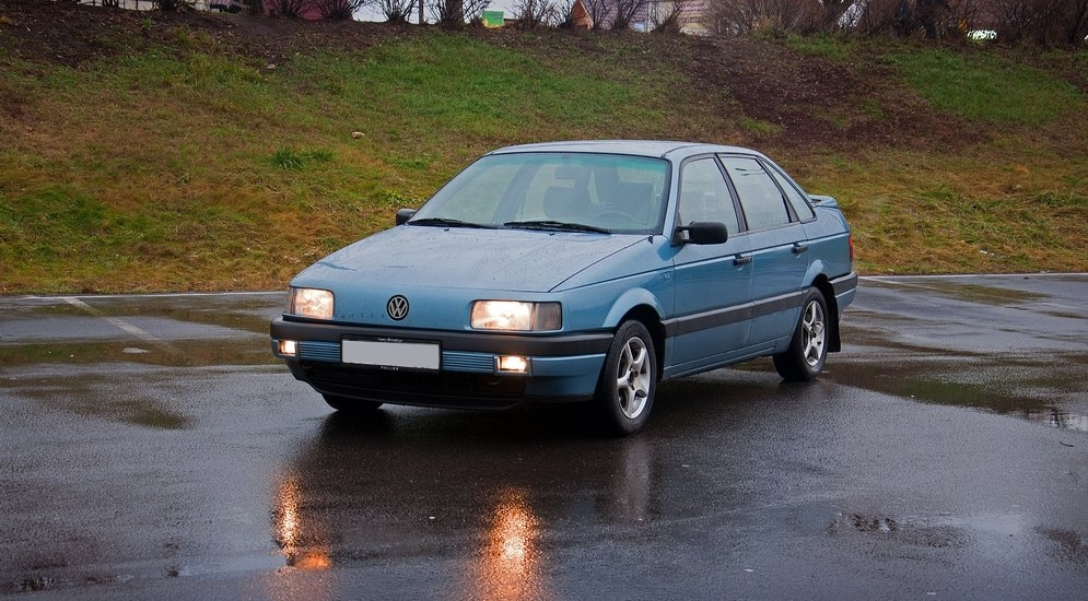 Машину фольксваген пассат б3. Фольксваген Пассат б3 1993. Volkswagen Passat b3 голубой. Пассат б3 седан. Фольксваген Пассат б3 кватро.