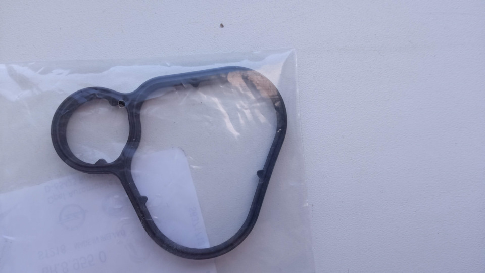 Масло в расширительном бачке. Часть 1 — Opel Astra J, 1,6 л, 2010 года ...