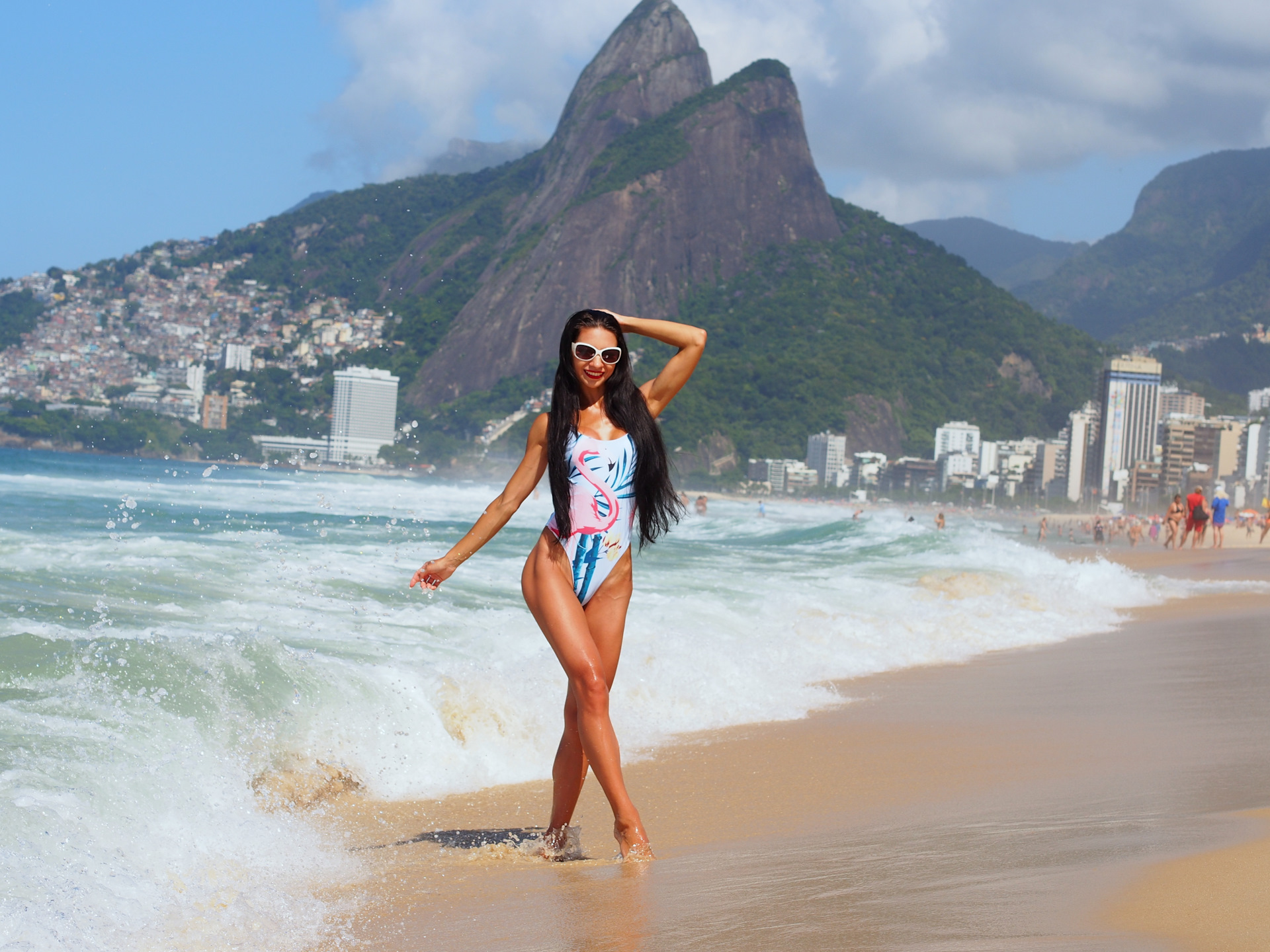 Девушки на пляже в бразилии фото