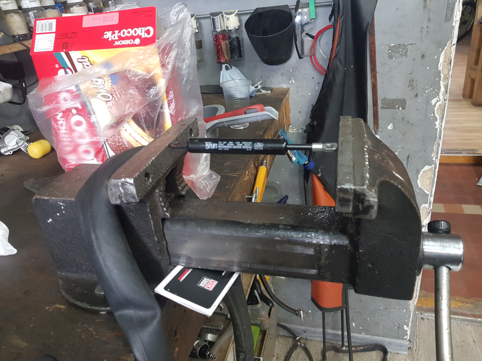 Замена амортизаторов (пневмолифт) в сиденьях МТ. — DRIVE2