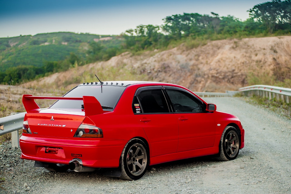 Mitsubishi Lancer EVO Red