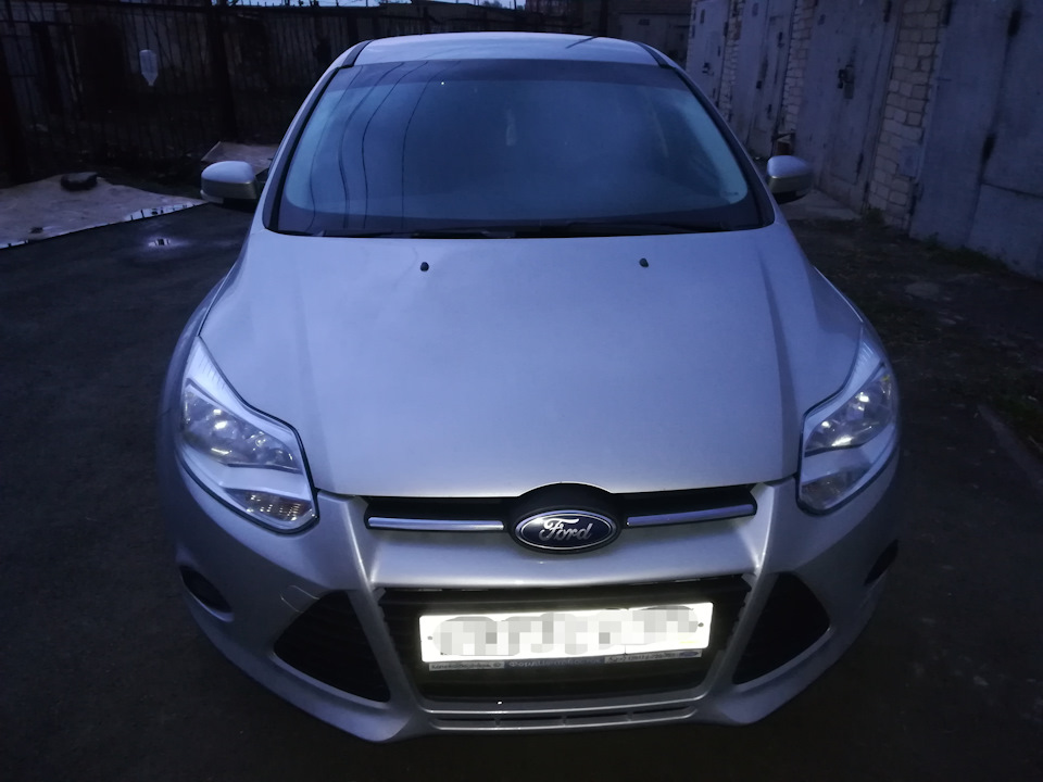 Бампер встал оч легко. Дольше того пластмаски перекидывал — Ford Focus Sedan III