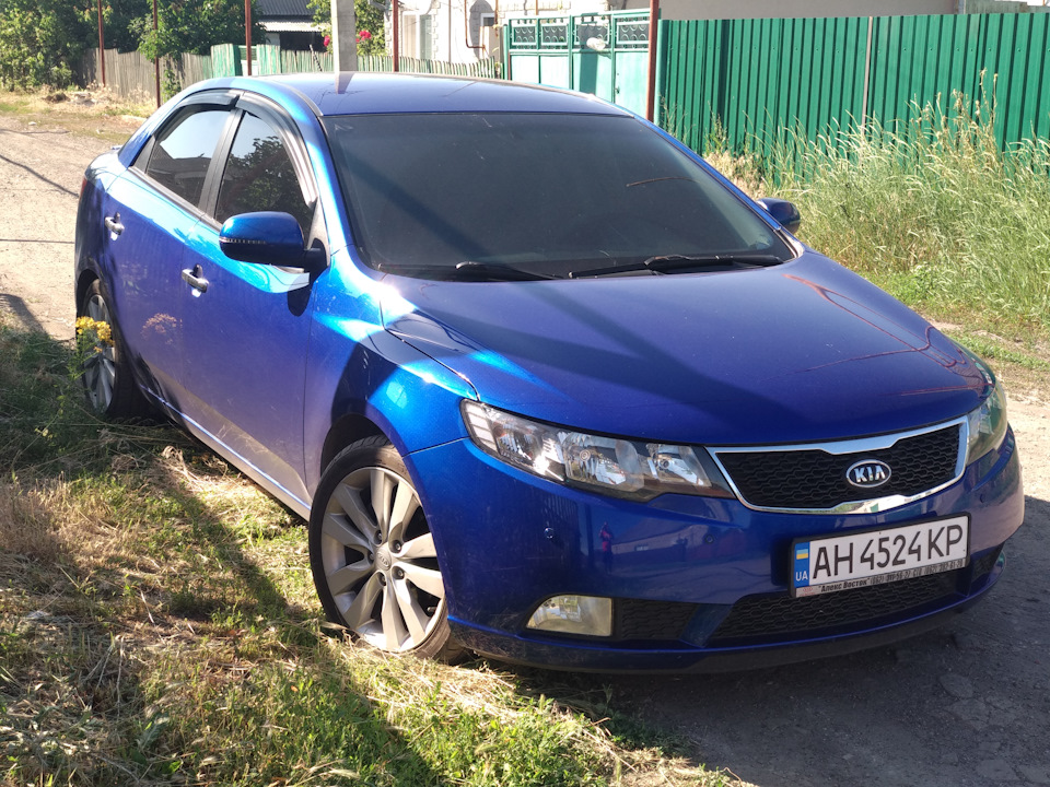 Kia Cerato 2 Koup синяя