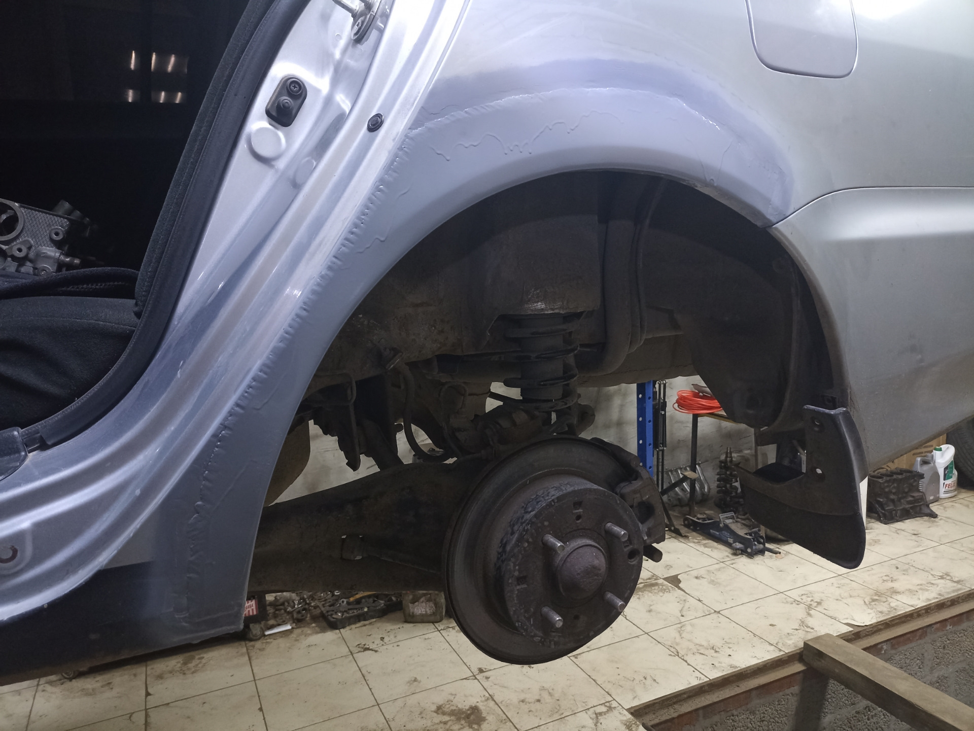 Внутренняя арка лансер 9. Внутренняя арка лансер 9. Внутренняя арка лансер 9. Коррозия задних арок лансер 9. Задние арки лансер 9.