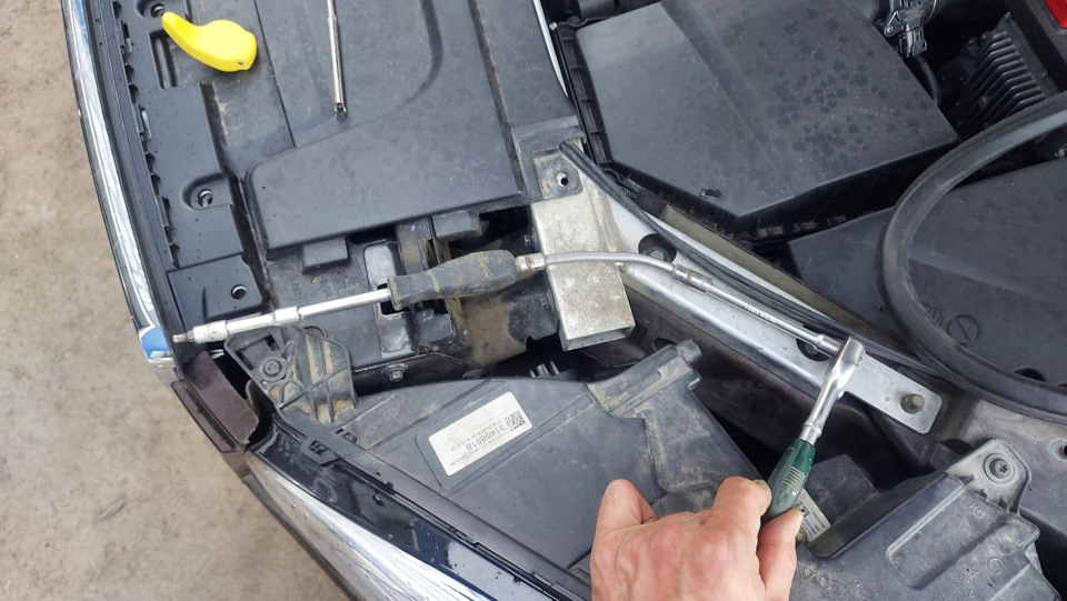 комбинация для откручивания самореза(водительская сторона) — Volvo XC90 (2G)