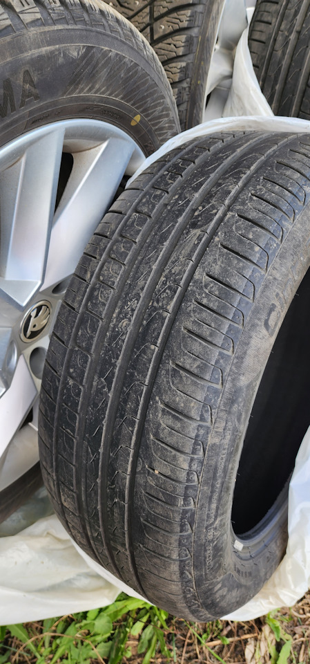 Шины зимние шипованные Yokohama 215/55 R17 на Volkswagen Arteon, Skoda ...