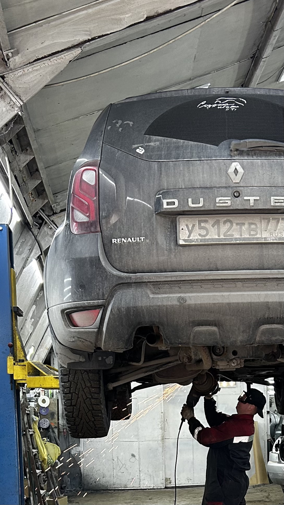 Слишком большая гофра глушителя. — Renault Duster (1G), 2 л, 2017 года ...