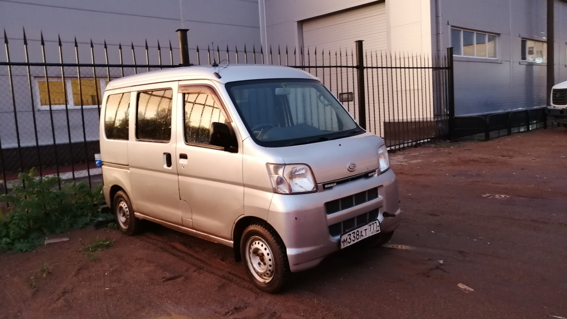 Daihatsu Hijet (S320, S330) 0.7 бензиновый 2009 | 4х4 холодильник на DRIVE2