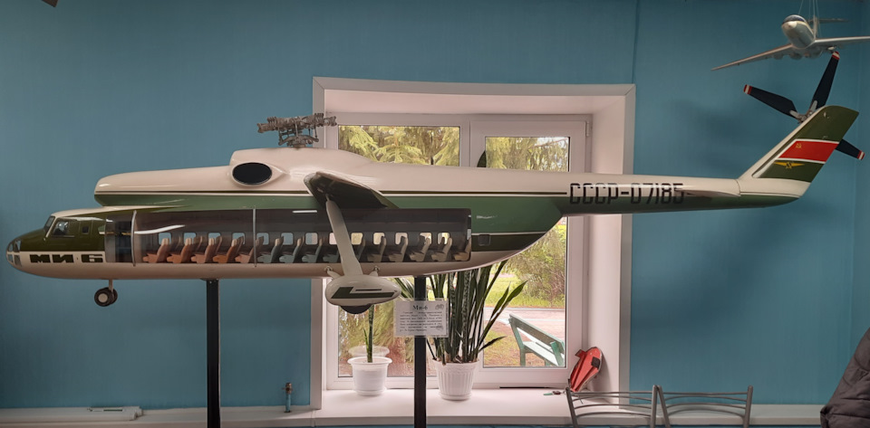 К примеру, я никогда в живой природе не видел пассажирский вертолёт Ми-6. Оказывается их всего было выпущено за всё время только 2 штуки. — Jeep Cherokee (KL)