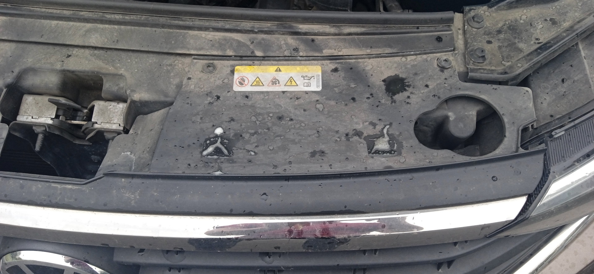 Ограничитель капота 6H0823481A на Polo Liftback. — Volkswagen Polo ...