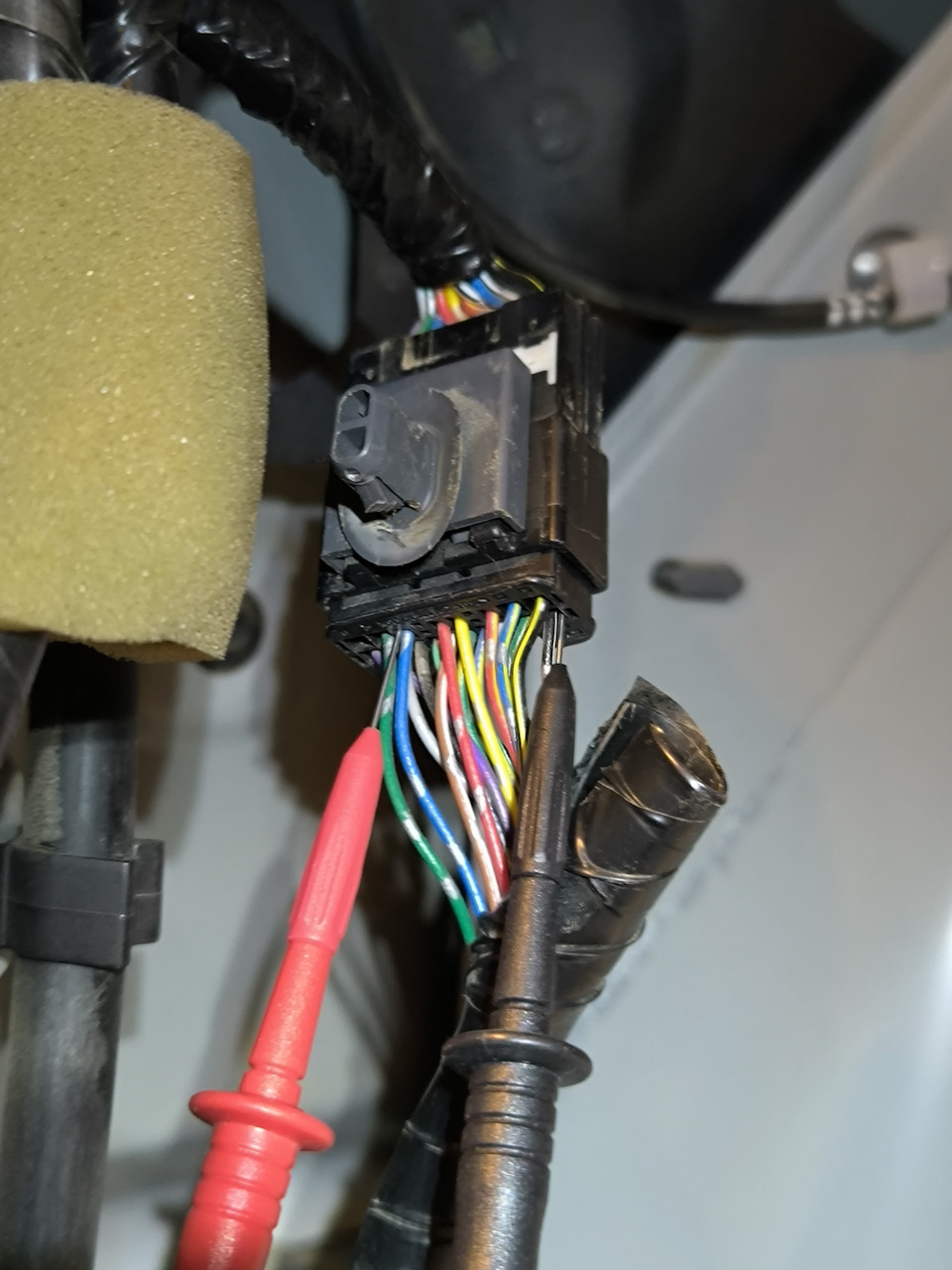 Пластины крепления номерного знака — Mazda CX-5 (1G), 2,5 л, 2015