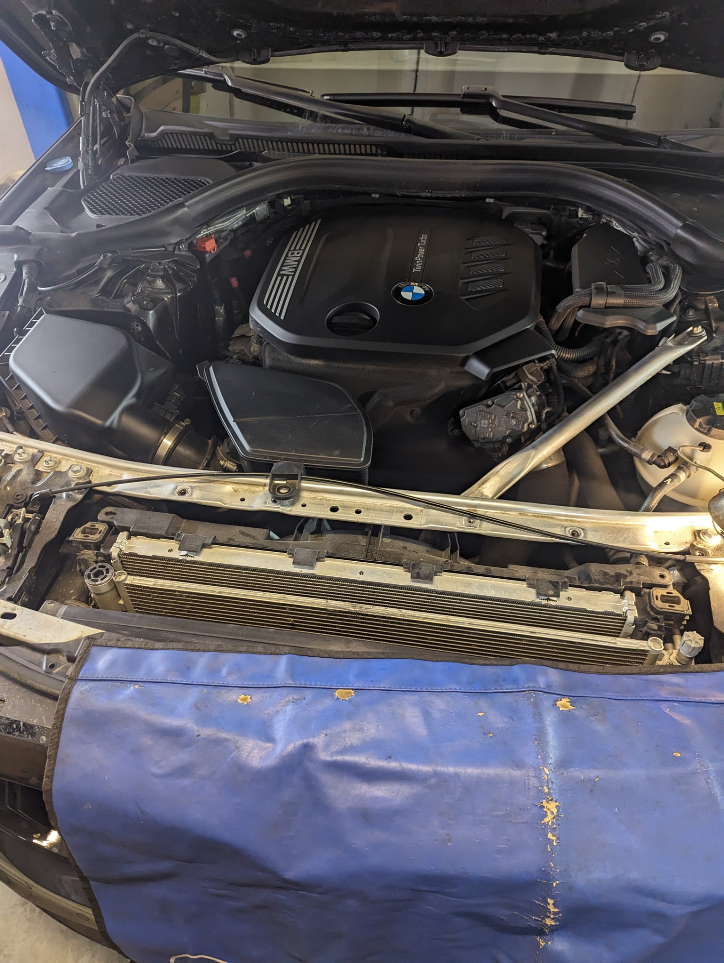 Замена мотора жалюзей без съема бампера — BMW 5 series Touring (G31), 2 ...