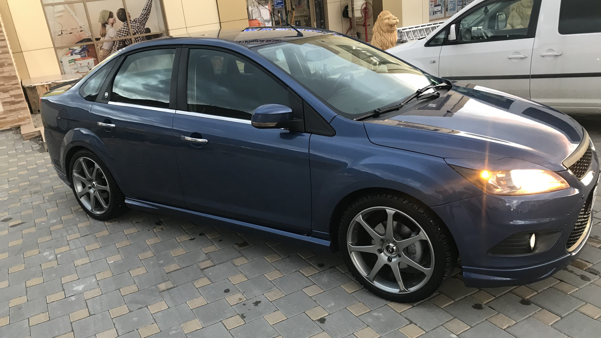 Ford Focus St 2 темно синий