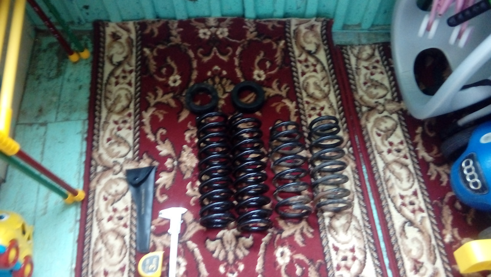 Слева от Мерседеса, справа от Eibach! — KIA Ceed (1G)