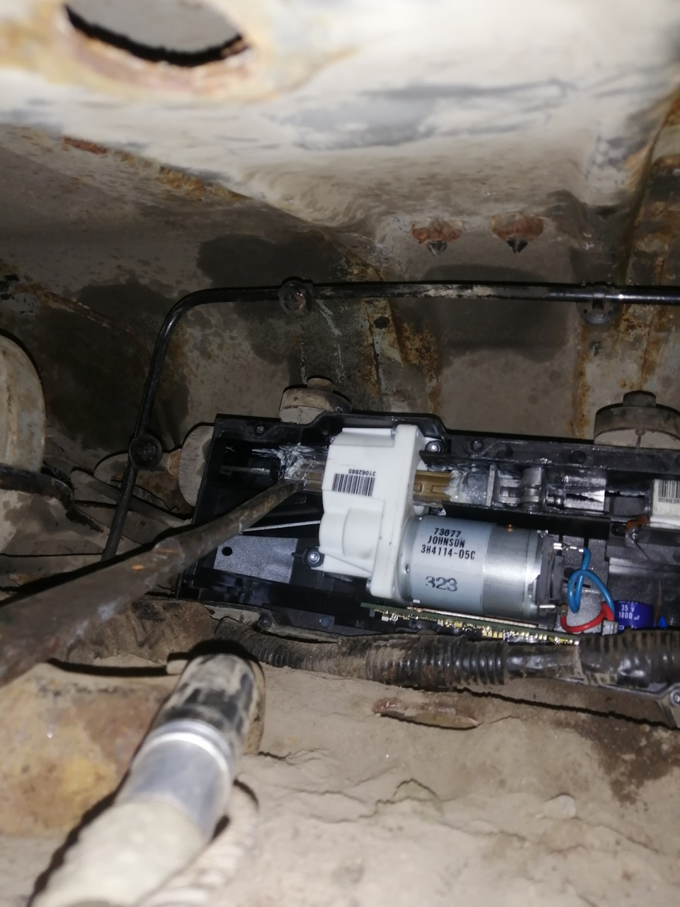 # Установка колодок ручника с разблокировкой блока — Land Rover ...