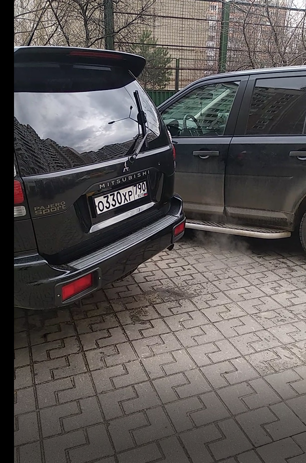 Идет белый пар из выхлопной трубы! — Mitsubishi Pajero Sport (1G), 3 л ...