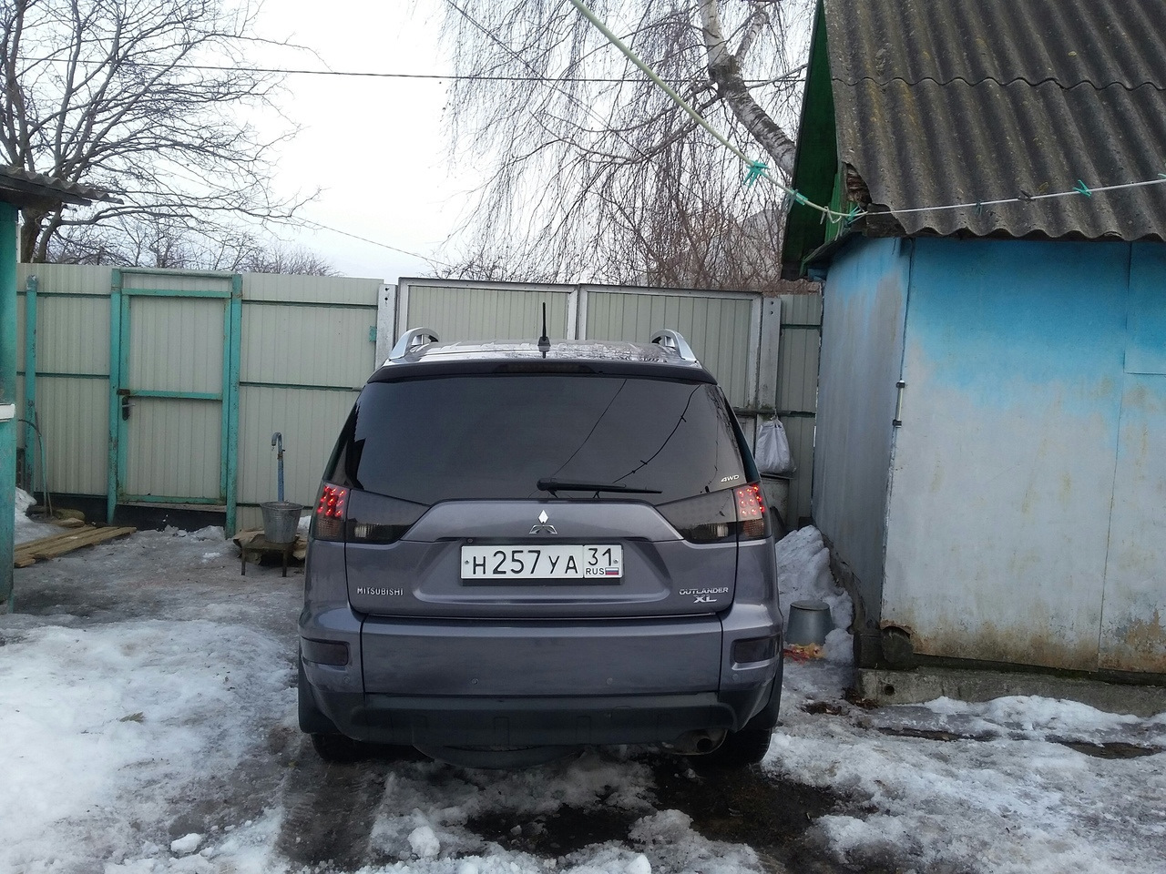 Митсубиси аутлендер хл задний. Mitsubishi Outlander 3 тонировка фонарей. Митсубиси Аутлендер ХЛ тонировка бункер. Тонировка задних фонарей пленкой Аутлендер ХЛ. Митсубиси Аутлендер XL тонировка фар.