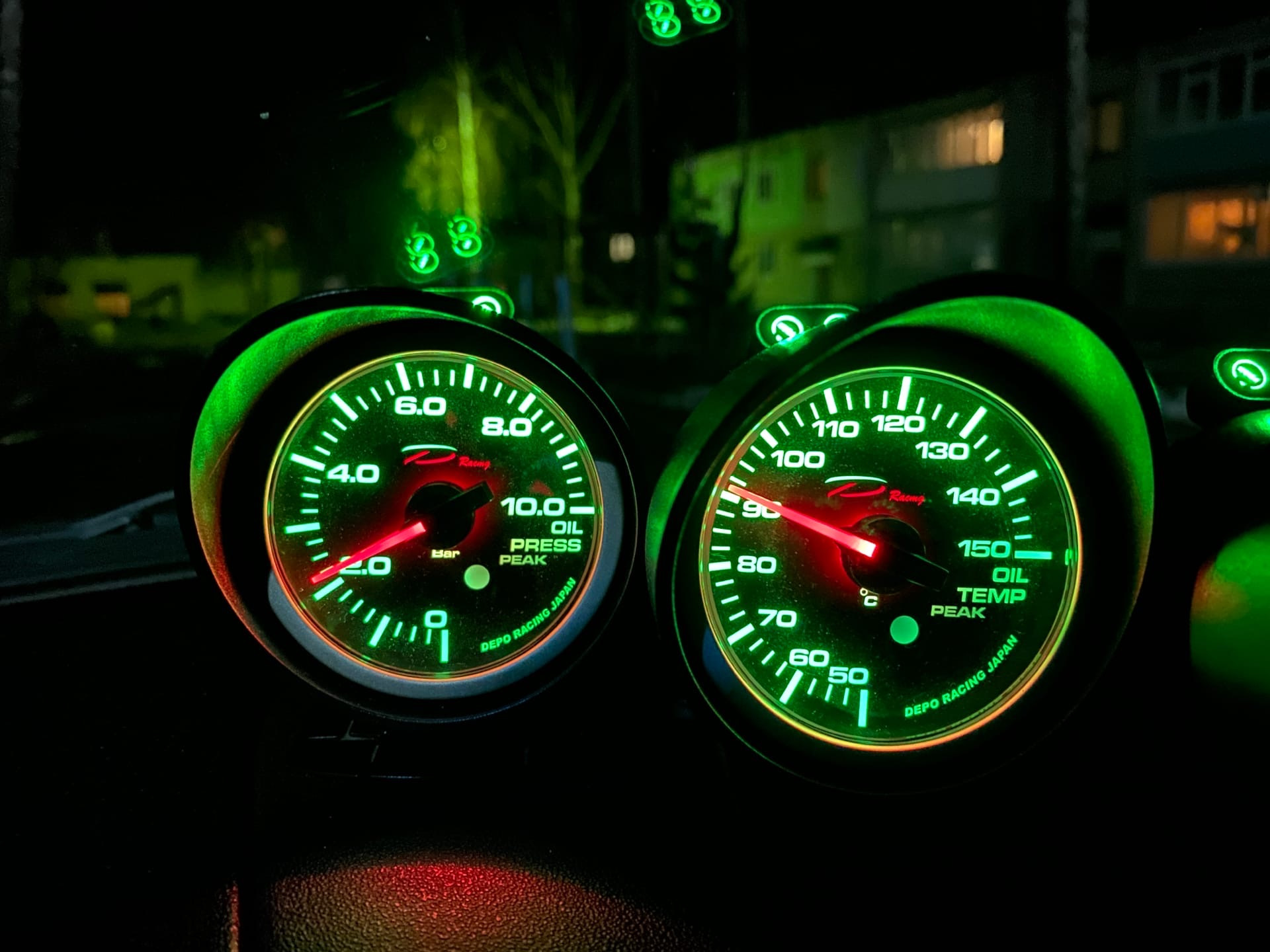 Датчик давления масла 0. Давление масла в двс на холостом ходу. Ваз 2112 манометр давления масла. Замер давления топлива солярис 1. Датчик давления масла механический на двс д-260.