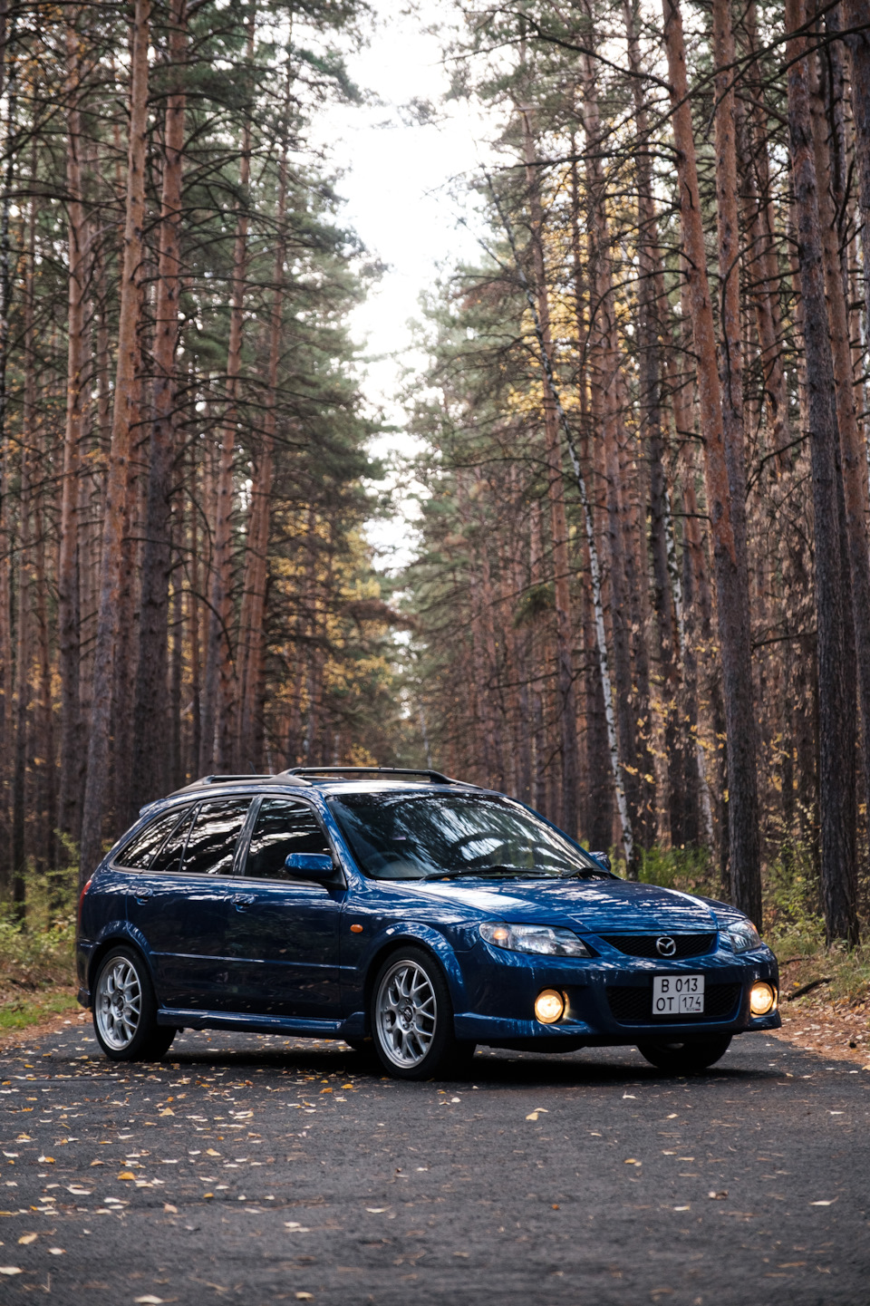 8. Фотосет в осеннем лесу. — Mazda Familia (BJ), 1,5 л, 1999 года |  фотография | DRIVE2