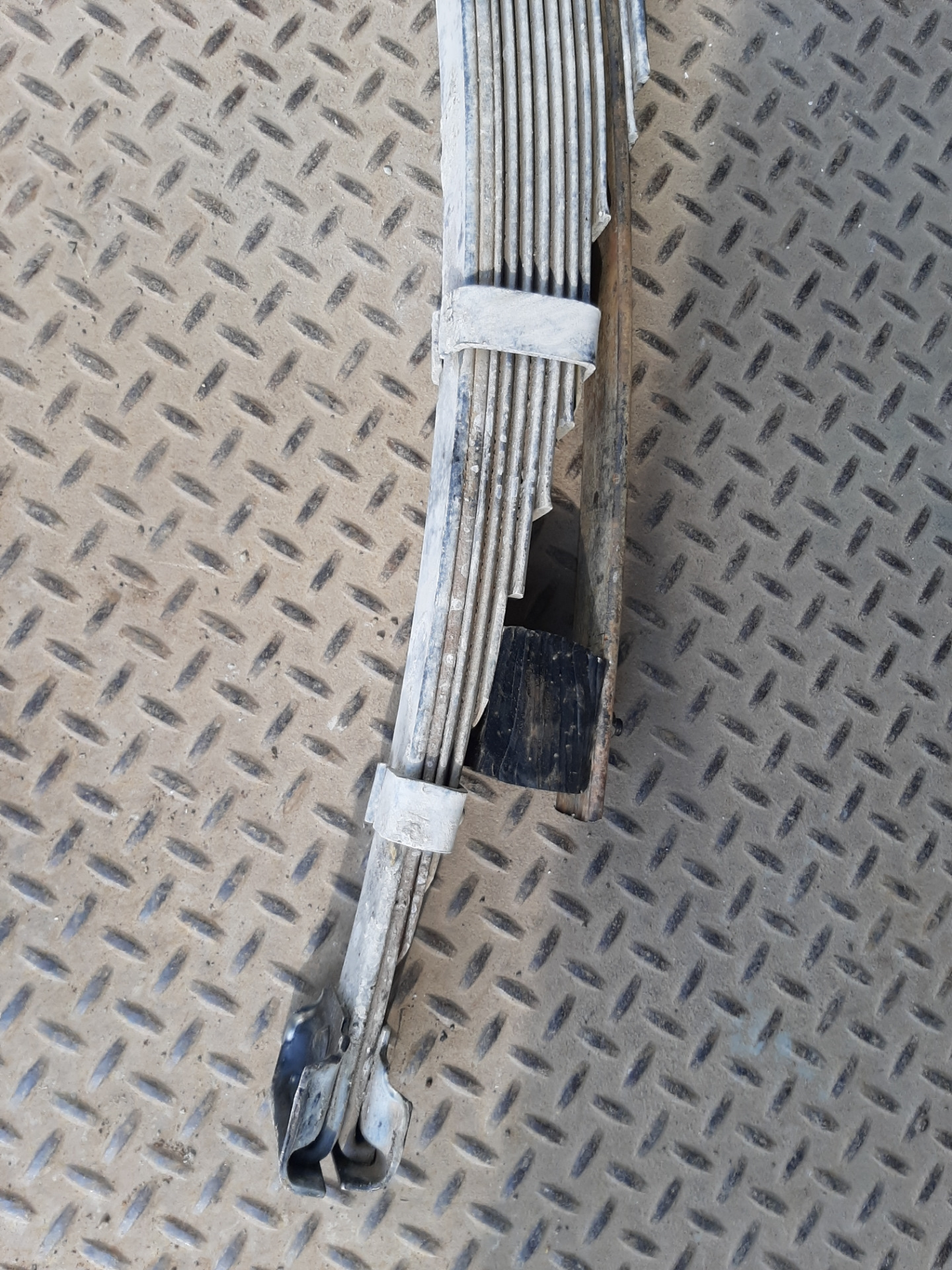 Доработка и усиление передних рессор. Устранение перекоса кабины. — УАЗ ...