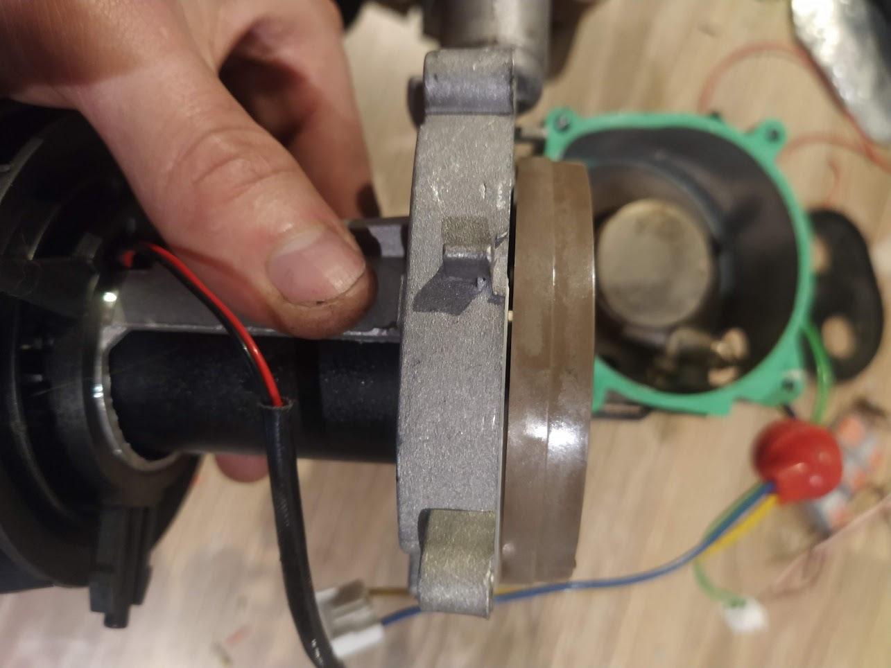 жрет солярку. грязное моторное масло. жрет солярку. моторное масло попало в систему охлаждения 4g18. клапан вентиляции картера 2114.