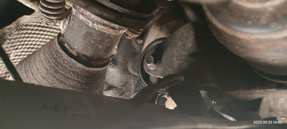 Стук с лева при трогании. Поменял подушки двигателя. — Geely Emgrand ...