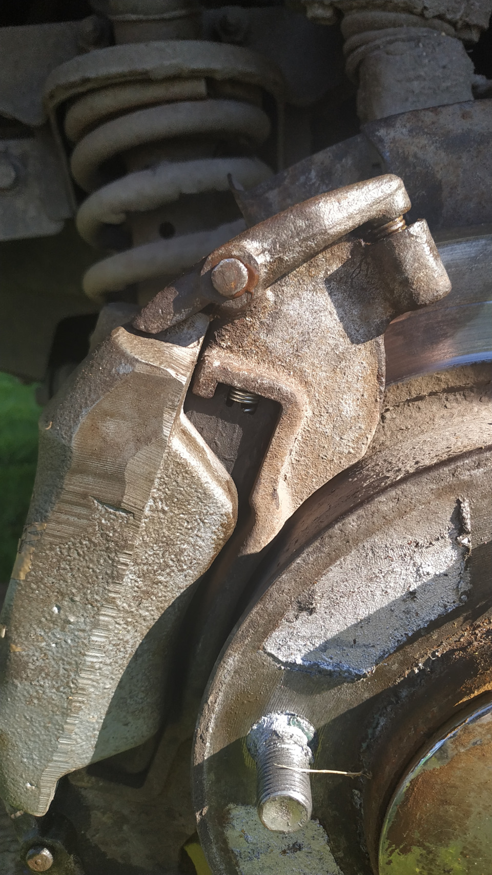 Стук-бряк на бетонке. Причина: колодки тиир — 295 — Chevrolet Niva GLX ...