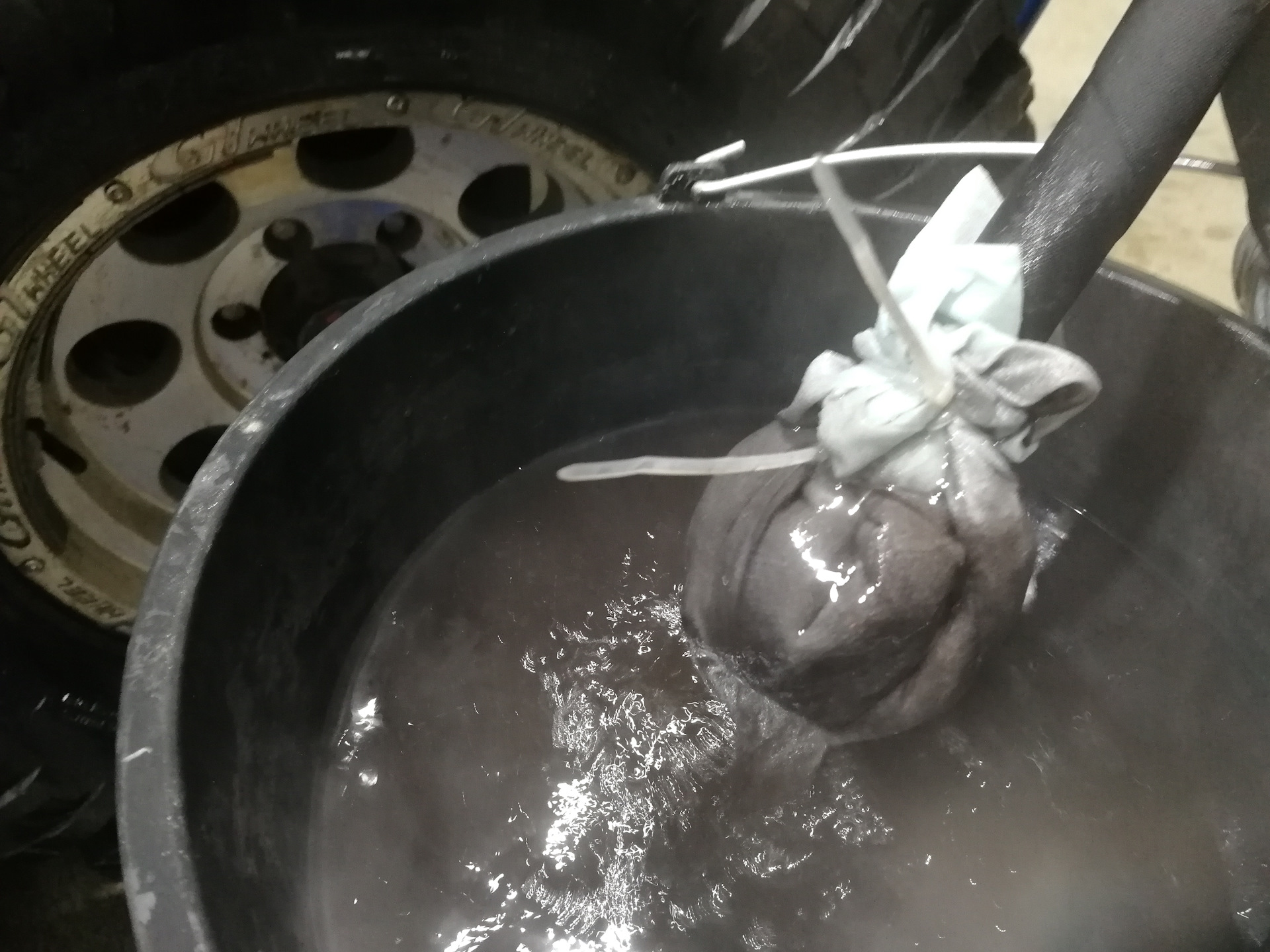 Аппарат для промывки печки автомобиля. Аппарат для промывки печки автомобиля. Промывка радиатора печки бензонасосом. Промывка печки кислотой. Промывка печки лимонной кислотой.