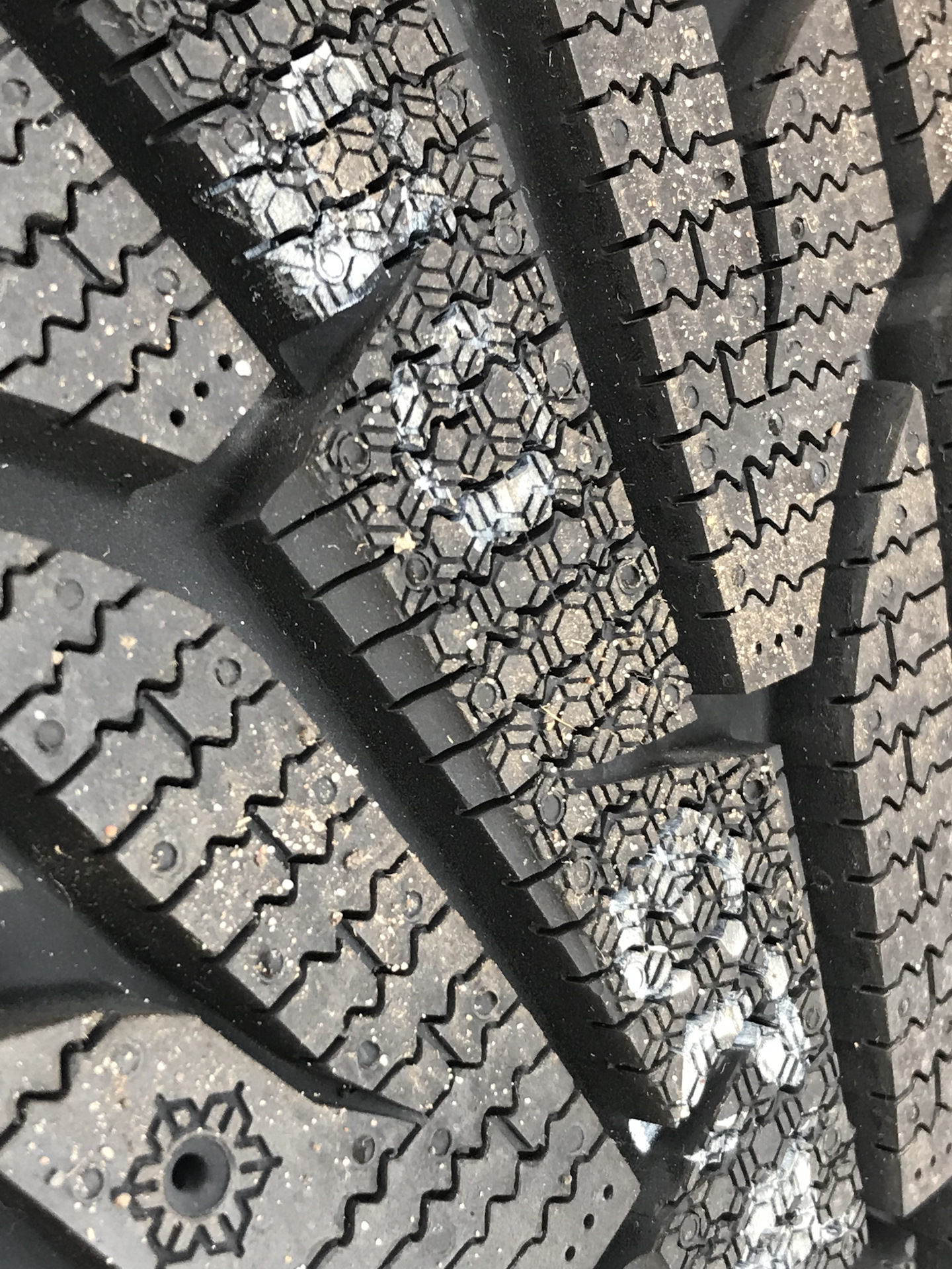 Резина зимняя r15. R18 235/40 Hankook w419. Хэнкок шины зимние r15. Ханкук Винтер 235/40r18. Зимняя резина Хэнкок 14.