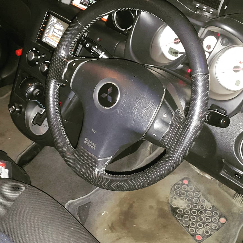 Сток руль еще на месте)) — Mitsubishi Airtrek Turbo