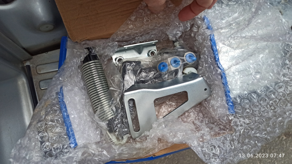 Распределитель тормозных усилий или Колдун — Mitsubishi Pajero (2G), 3 ...