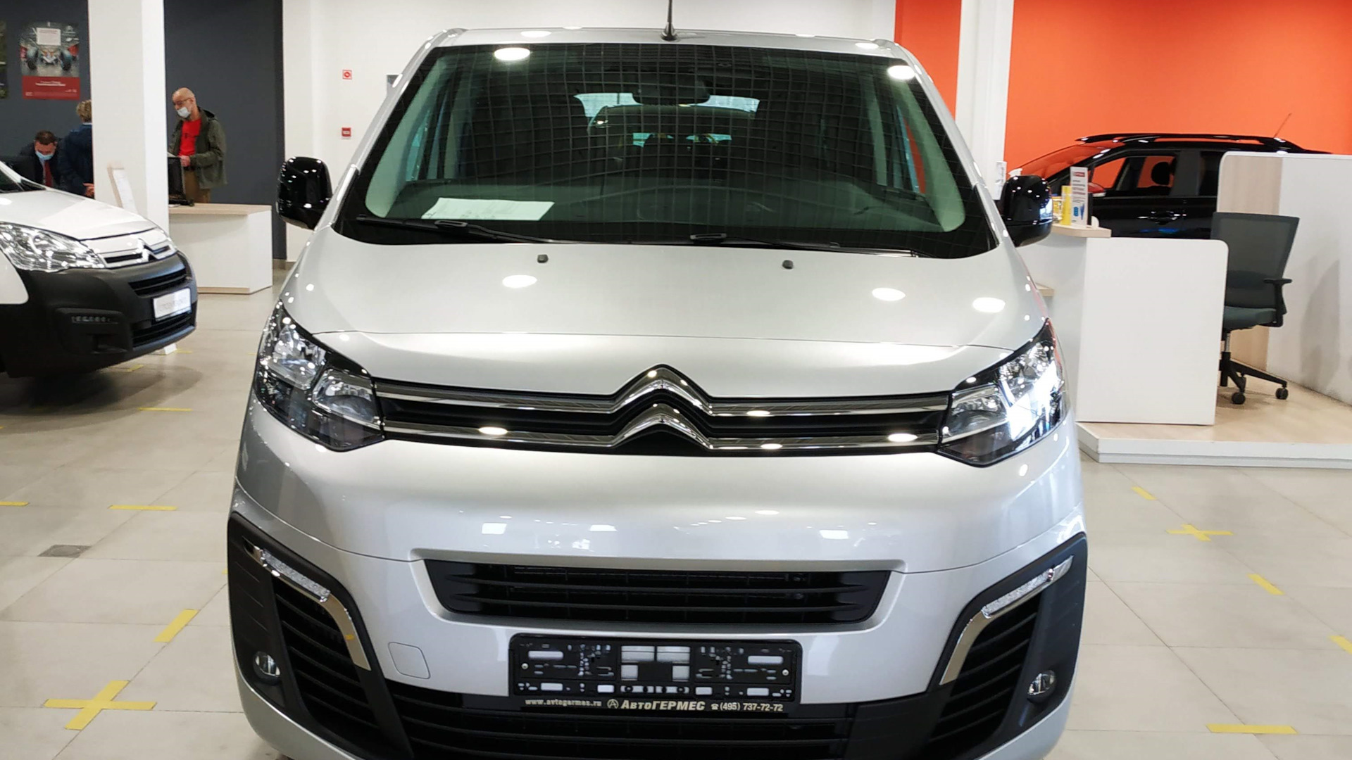 Купить Citroen SpaceTourer в комплектации Feel по цене от ₽ Москва