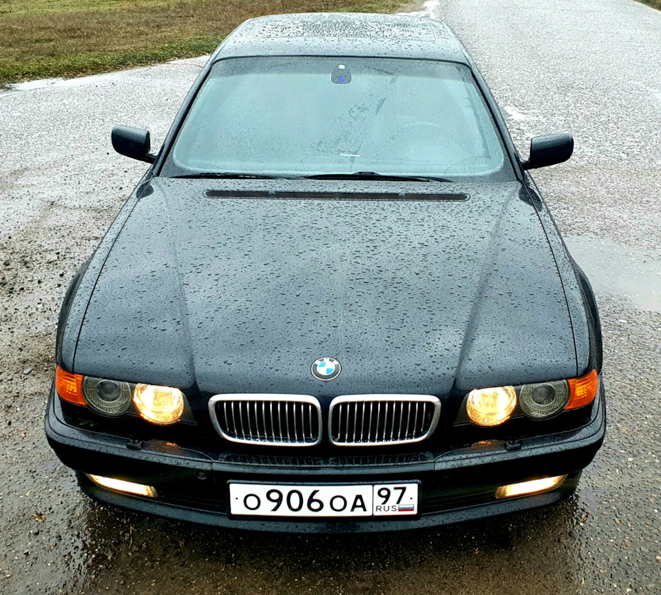 Совсем другое дело — сразу видно, что перед тобой чистокровный баварец! — BMW 7 series (E38)