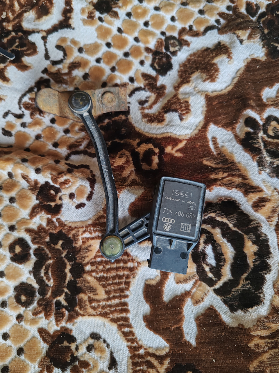 Фото в бортжурнале Audi A6 Avant (C5). Запчасти на фото: 4B0907503