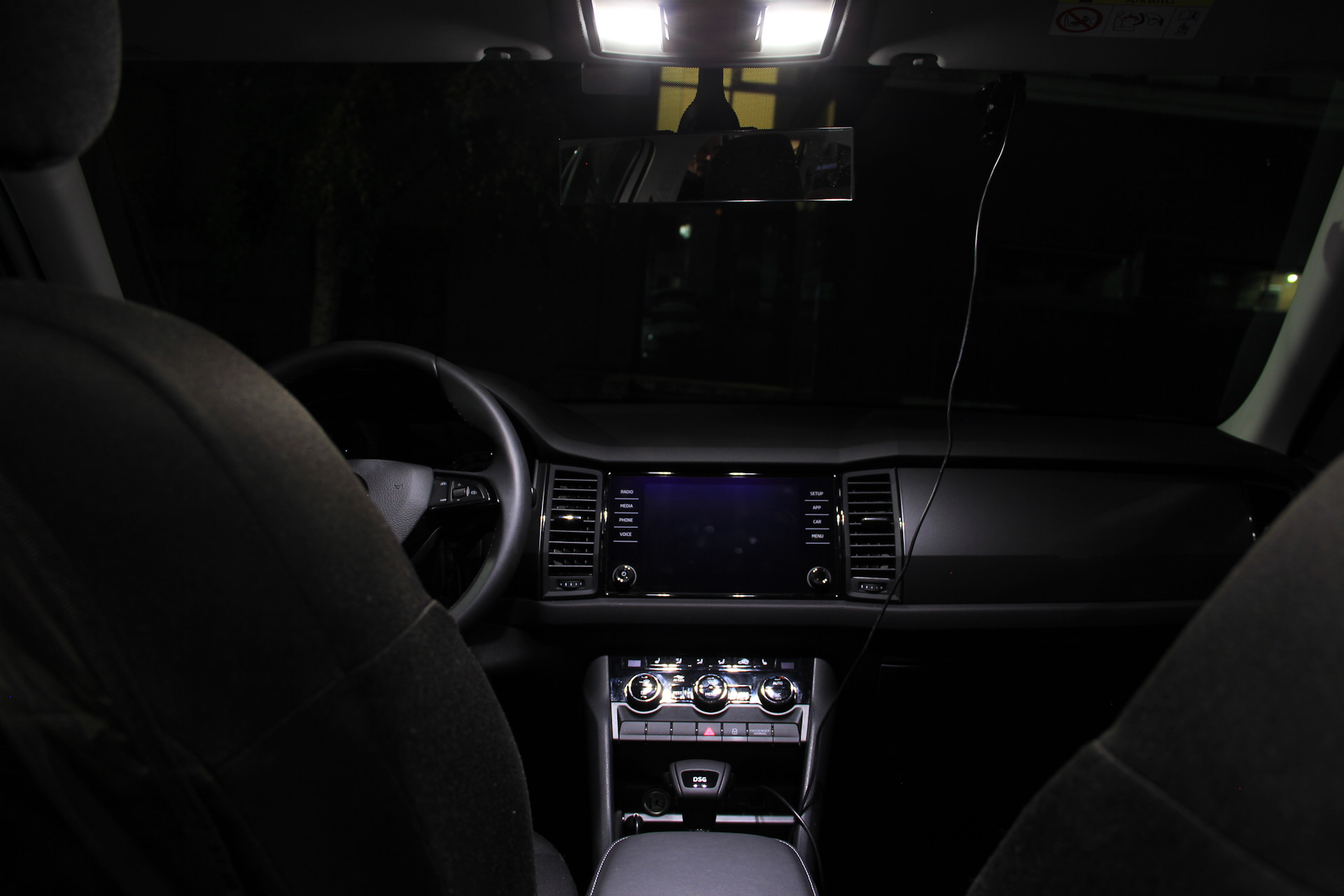 Подсветка шкода кодиак. Skoda Kodiaq подсветка. Подсветка салона Шкода Кодиак. Амбиентная подсветка Шкода Кодиак. Подсветка салона Skoda Kodiaq.
