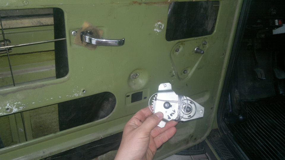 Замена стеклоподъемника — Lada 4x4 3D, 1,7 л, 1995 года | своими руками ...