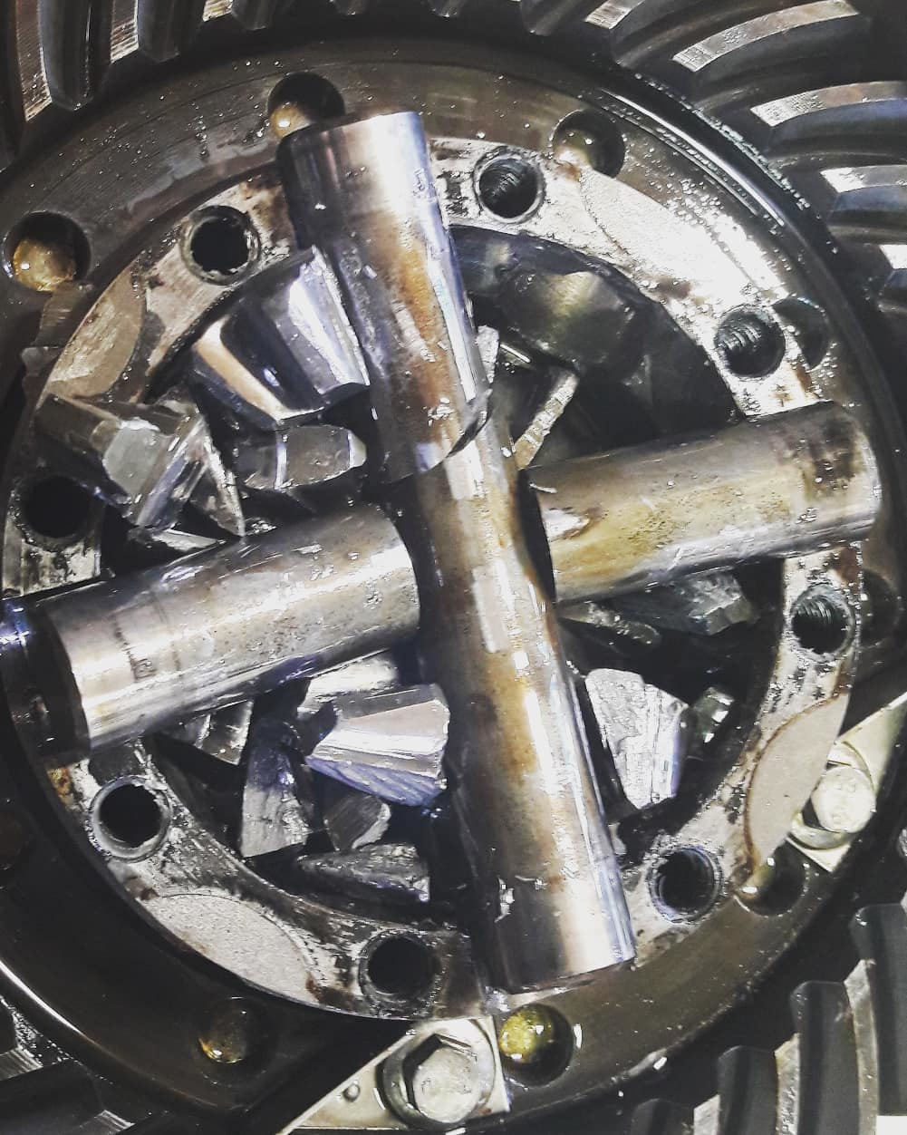 Замена дифференциала уаз. Подшипник на чашку сателлитов 2123. Хвостовик переднего моста уаз 469. Дифференциал вольво 71 переднего моста. Замена дифференциала уаз.