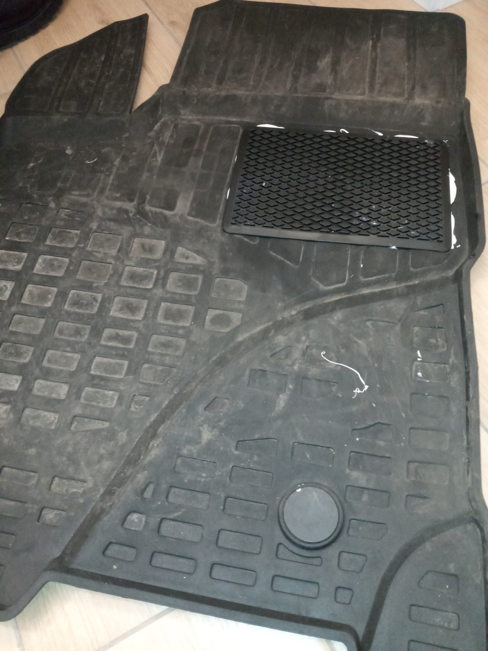 Подпятник для коврика — Lada Vesta SW Cross (1G), 1,6 л, 2021 года ...