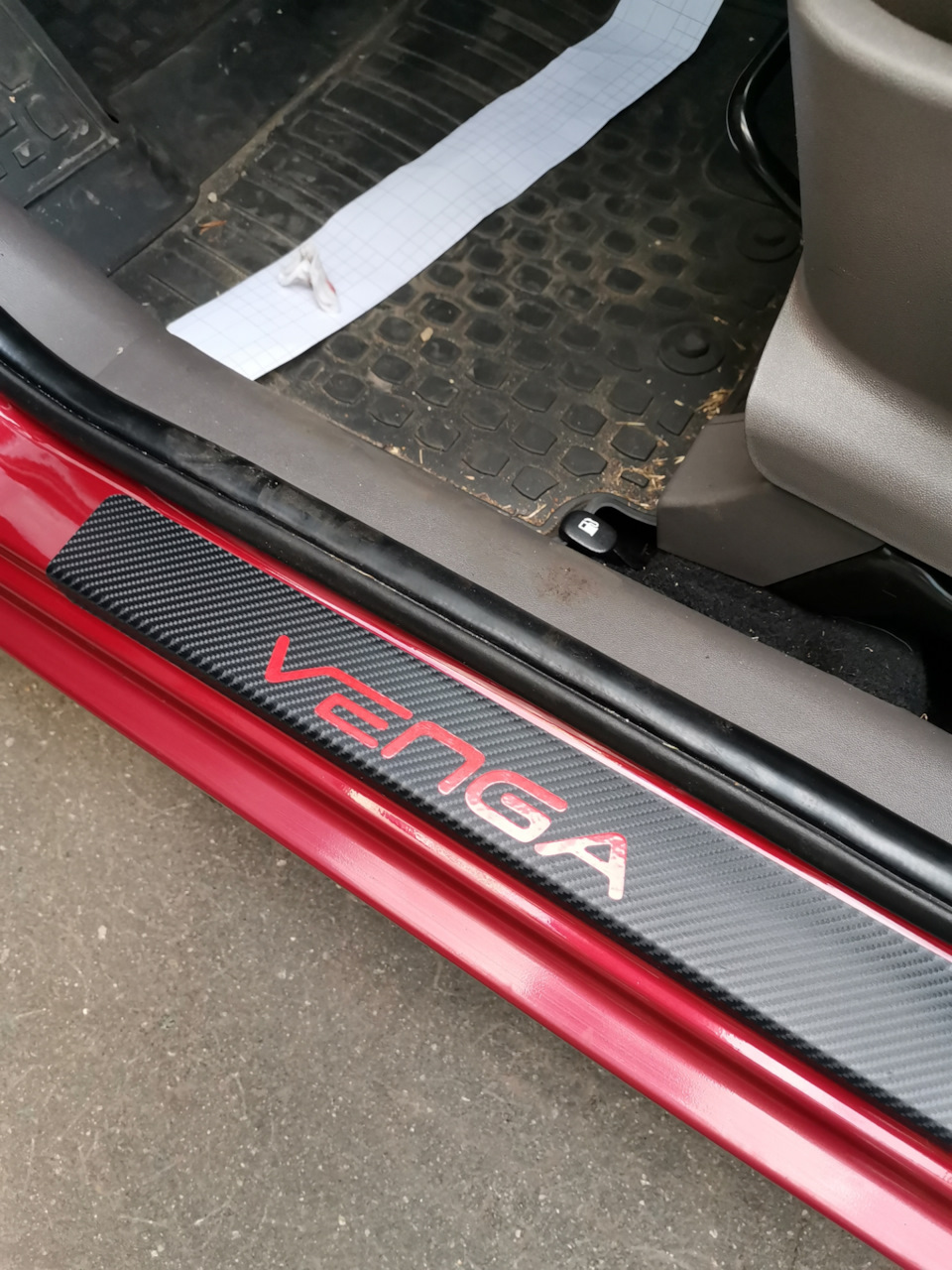 Наклейки на пороги — KIA Venga, 1,6 л, 2012 года | аксессуары | DRIVE2
