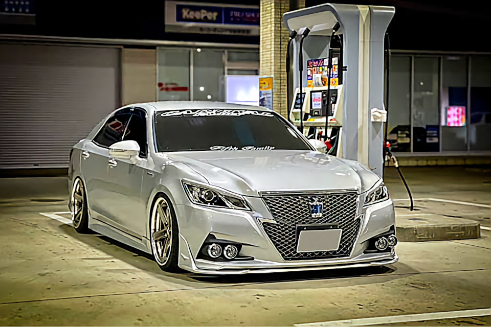 Фото в бортжурнале Toyota Crown Hybrid