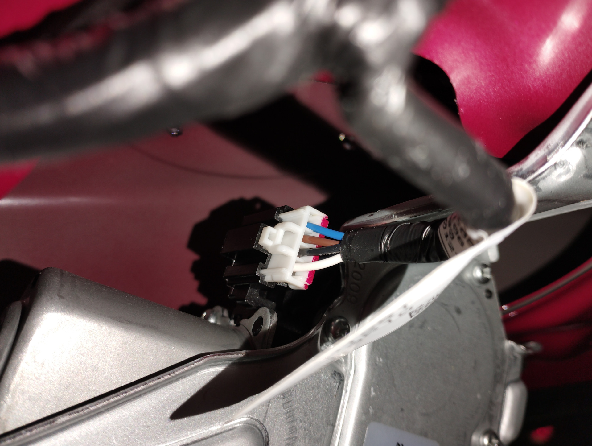 Установка заднего видеорегистратора без протяжки проводов по салону ...