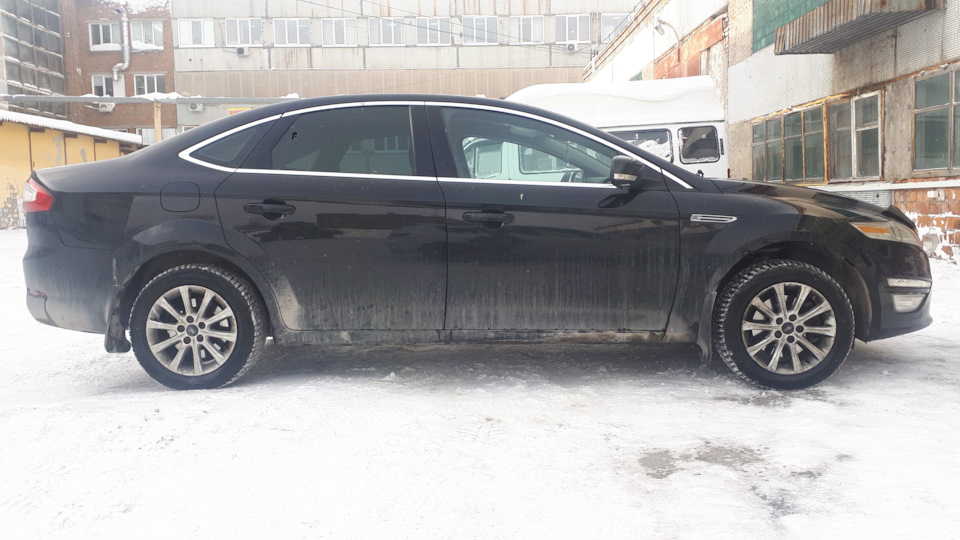 Krok 1 — Zestaw: podkładki 20 mm (przód/tył) do Ford Mondeo Mk4 FL + wydłużone szpilki/nakrętki oraz elementy montażowe. — Ford Mondeo Mk4 FL